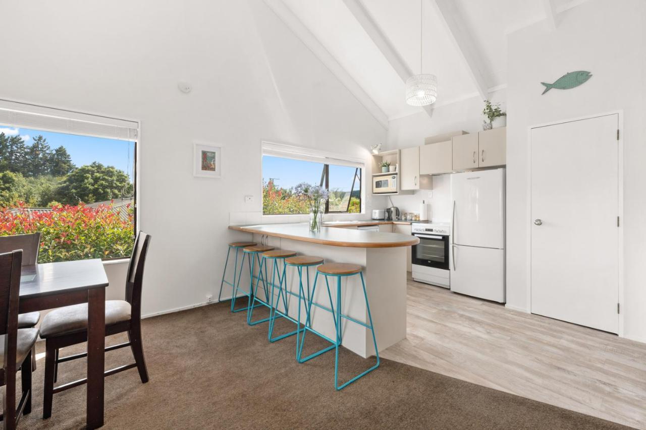 Waitahanui Lake House - Lake Taupo Holiday Home Luaran gambar