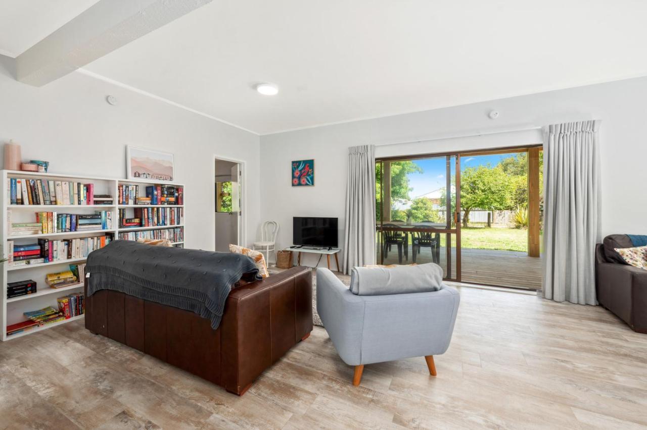 Waitahanui Lake House - Lake Taupo Holiday Home Luaran gambar