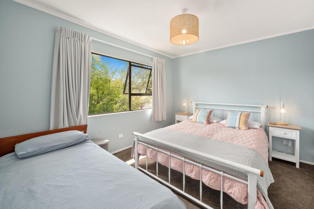 Waitahanui Lake House - Lake Taupo Holiday Home Luaran gambar