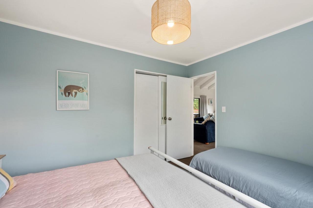 Waitahanui Lake House - Lake Taupo Holiday Home Luaran gambar