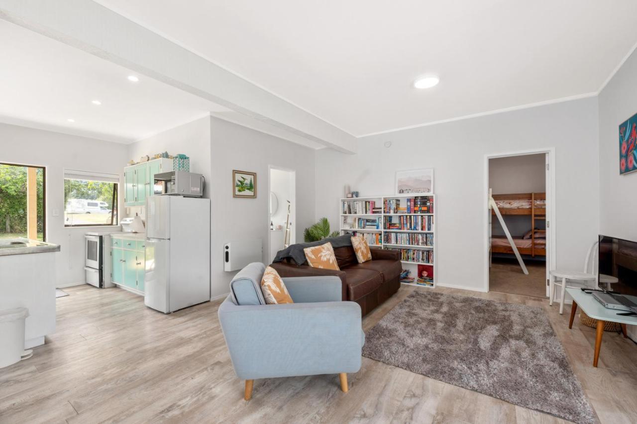 Waitahanui Lake House - Lake Taupo Holiday Home Luaran gambar