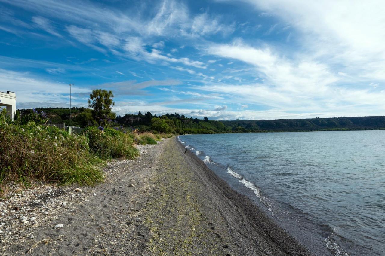 Waitahanui Lake House - Lake Taupo Holiday Home Luaran gambar